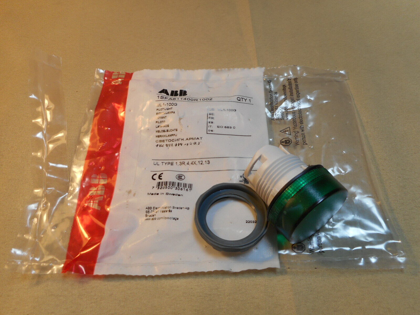 6114001 SFA611400R2012 ABB ML1-100G pilot light head (NIB)